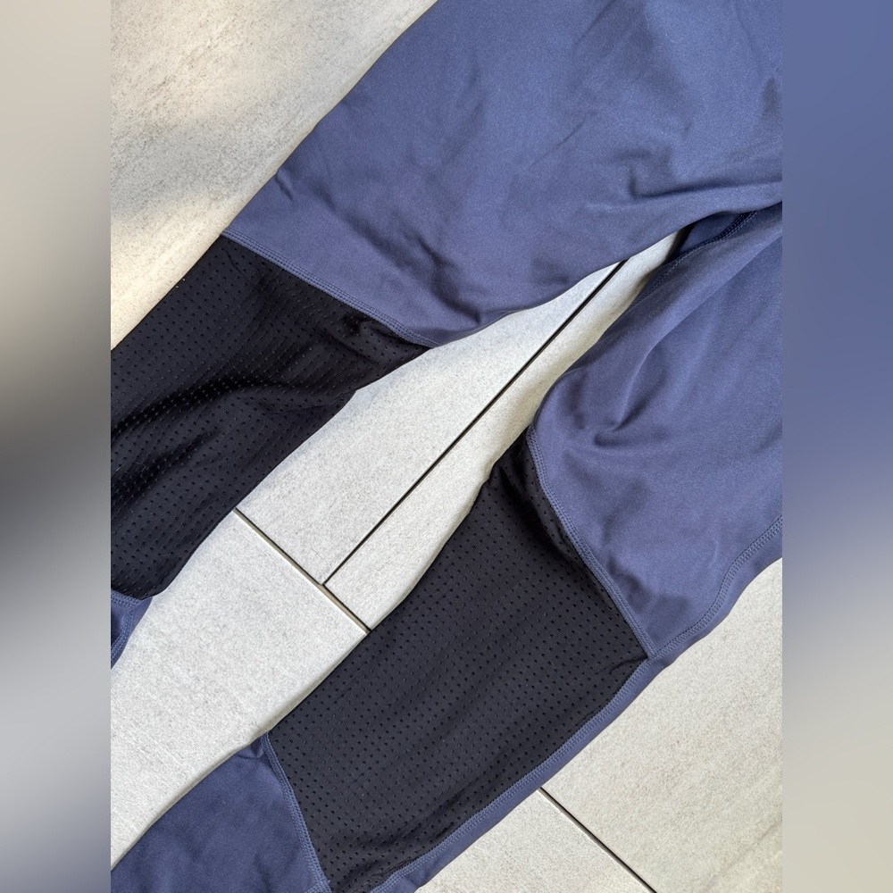 Motion 365 Highwaisted Fabletics Leggings - Picture 6 of 12